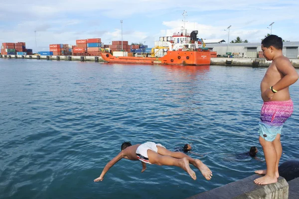 Rarotonga Jan 2018 Cook Eilandbewoners Jeugd Haven Van Avatiu Bevolkingssamenstelling — Stockfoto