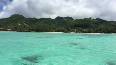 Muri lagün üzerinde Cook Adaları Rarotonga manzara. Muri lagün gerekir popüler yeri sağa sola eğlence su sporları ve Cook Adaları Rarotonga gezi turist olduğunu. 