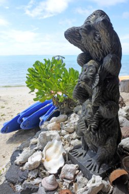 Three wise monkeys sculpture clipart