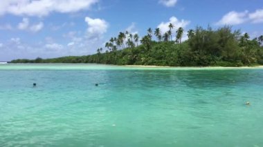 Rarotonga, Cook Adaları gölünde Muri Motutapu adacık görünümünü manzara.