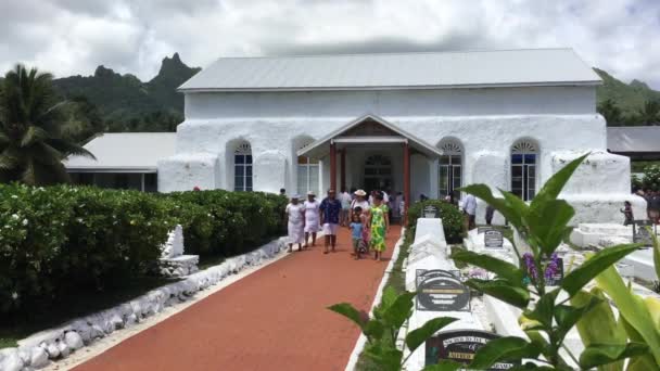 Cook Islanders Exit Ekalesia Matavera Cicc Church Rarotonga Cook Islands — Video Stock