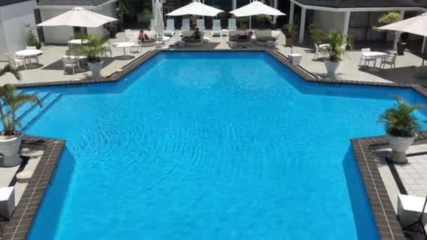 Hochzeitsreisende Entspannen Sich Pool Rarotonga Kochinseln Rund 150 000 Besucher — Stockvideo