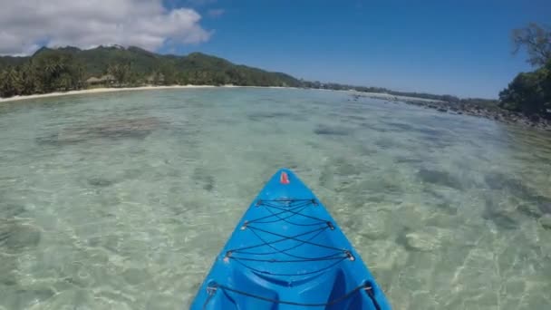 Pov Pont Synpunkt Person Kajakpaddling Över Muri Lagoon Rarotonga Cooköarna — Stockvideo