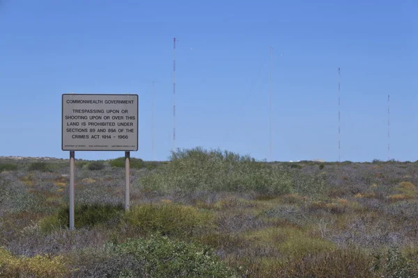 Torres de radio en la Estación Naval de Comunicación Harold E. Holt cerca —  Fotos de Stock