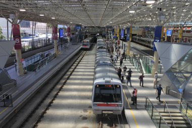 Batı Avustralya 'daki Perth yeraltı tren istasyonu.