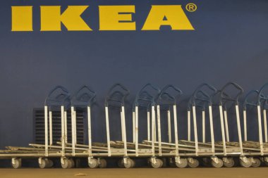 Ikea Mobilya Mağazası alışveriş arabaları