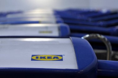 Ikea Mobilya Mağazası alışveriş arabaları