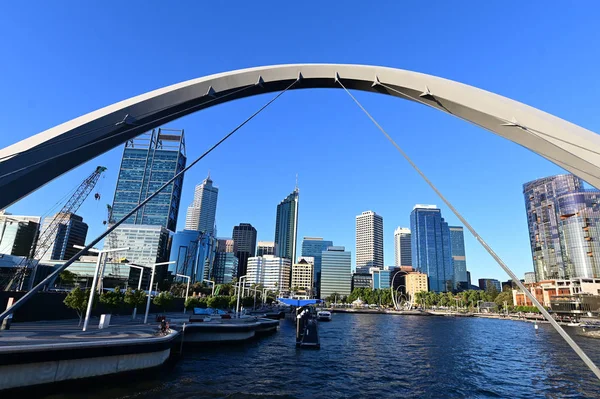 Perth centrale business center skyline als uitzicht vanaf Elizabeth Qua — Stockfoto