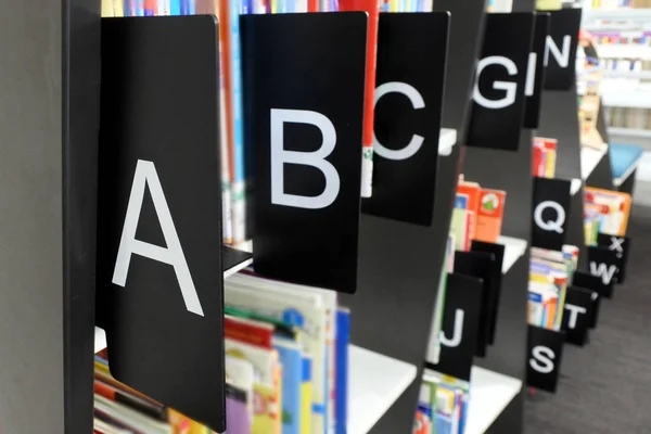Bookshelf organized by Alphabetical order — Stock Photo, Image