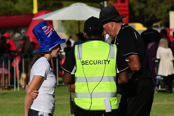 Security guards assiting people in outdoor public event — Stock Photo, Image