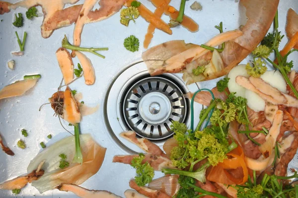 Platt Låg Utsikt Över Blandningen Grönsaksavfall Hushållets Diskbänk Livsmedelsbakgrund Och — Stockfoto