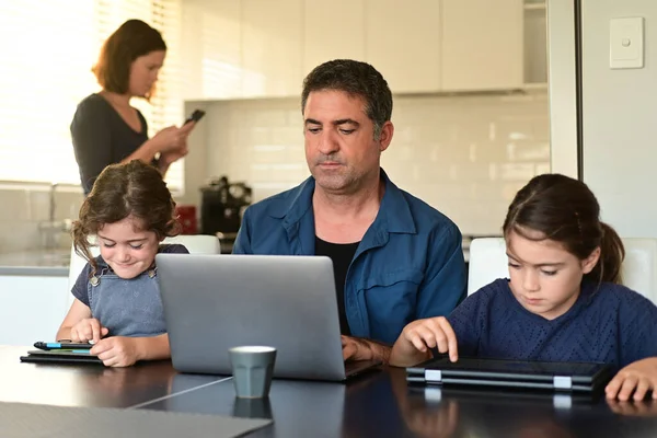 Famiglia Casa Come Coronavirus Pandemico Covid Costringe Molti Dipendenti Studenti — Foto Stock