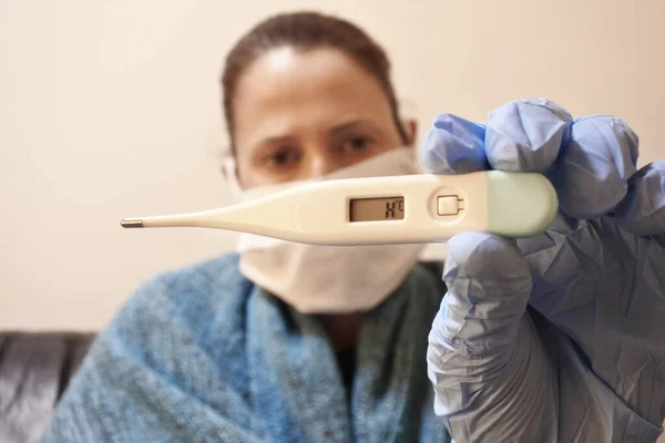 Coronavirus Diagnosed Patient Wearing Medical Face Mask Home Isolation Checking — Stock Photo, Image