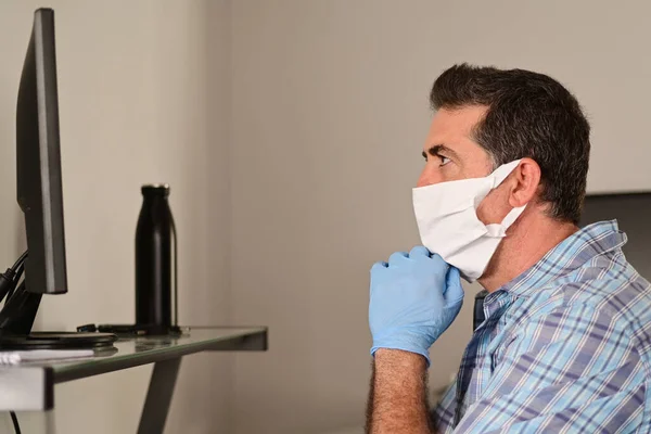 Worried Mature Adult Man Diagnosed Infected Coronavirus Covid Self Home — Stock Photo, Image