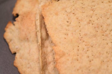 Geleneksel el hamursuz bayramında yenen Hamursuz Bayramı Matzah 'ı yaptı..