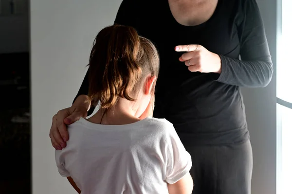 Anne Azarlama Disiplin Yaramaz Kız Yaşında — Stok fotoğraf