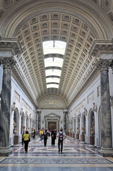 Vatican Apr 2011 바티칸 미술관 방문객 이탈리아 박물관에는 대부분의 고전적 — 스톡 사진
