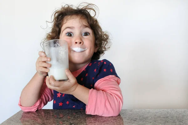 Cheeky Young Girl Age Drinks Fresh Milk Healthy Eating Concept — Stock Photo, Image
