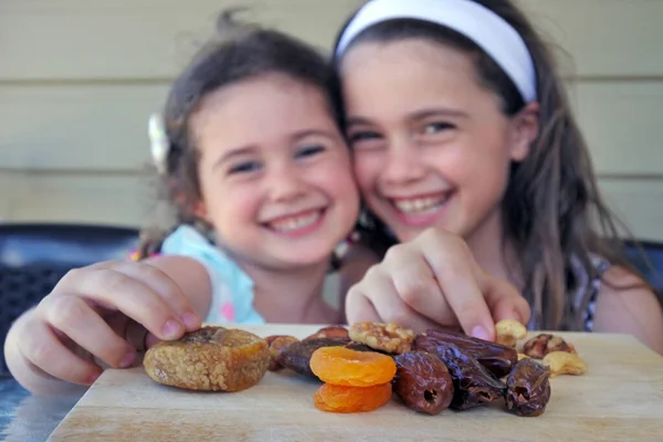 Two Happy Israeli Jewish Sister Girls Age Looking Camera Smiling — Stock Photo, Image