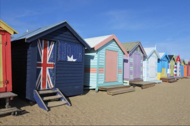 Brighton plajında Victoria Avustralya 'da Victoria tarzı hamam kutuları.