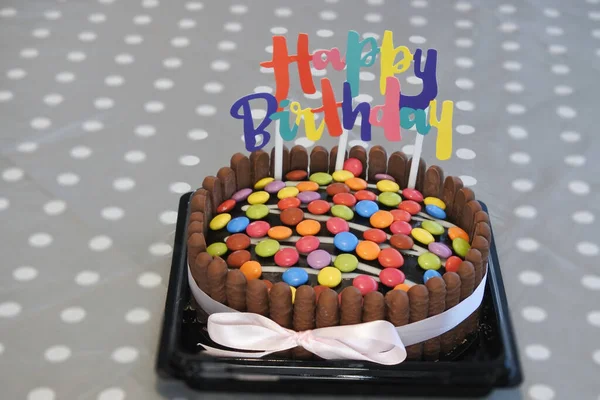 Happy Birthday Sign Birthday Cake Decorated Chocolate Candies Party Table — Stock Photo, Image