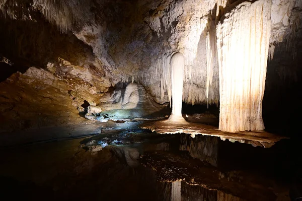 Mesa Suspensa Caverna Lago Região Rio Margaret Austrália Ocidental — Fotografia de Stock