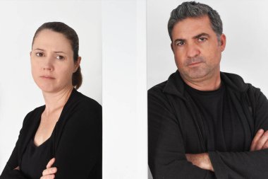30-40 yaşlarında üzgün bir çift evde kavga ediyor. Bir ayrılık duvarına yaslanıp kameraya bakıyor..