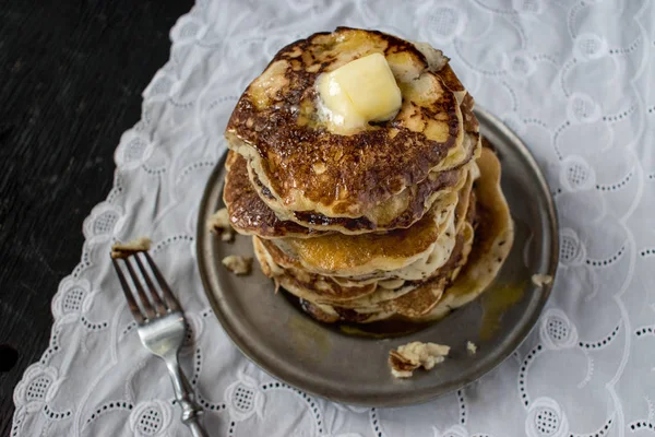 Tall Stack Hotcakes Butter Syrup White Linen — Stock Photo, Image