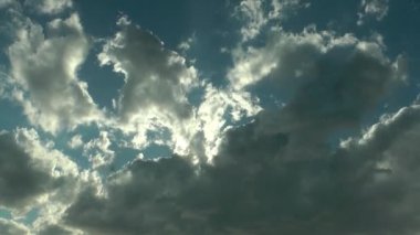 1920 x 1080 25 Fps. çok güzel kümülüs bulutlar üzerinde deniz kuşları Timelapse Video ile Sky.