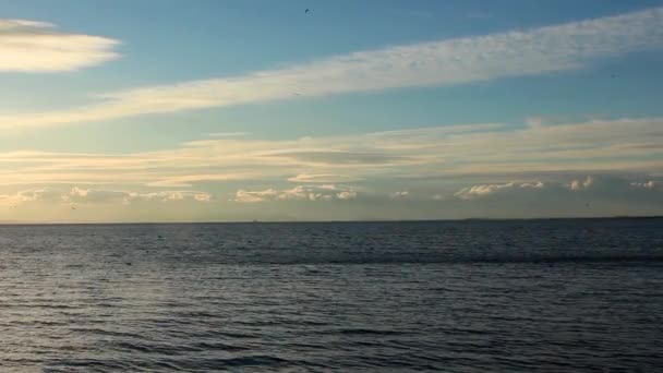 海洋日落太阳天空水海滩景观云地平线查看自然背景 — 图库视频影像