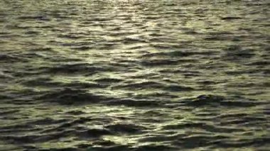 1920 x 1080 25 Fps. dalgalar çok güzel deniz ve güneş yansıma görüntüle Video.