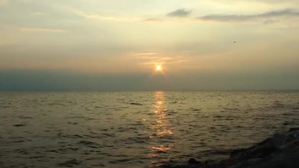 1920X1080 Fps Molto Bello Inverno Tramonto Mare Raggi Mare Rocce — Video Stock