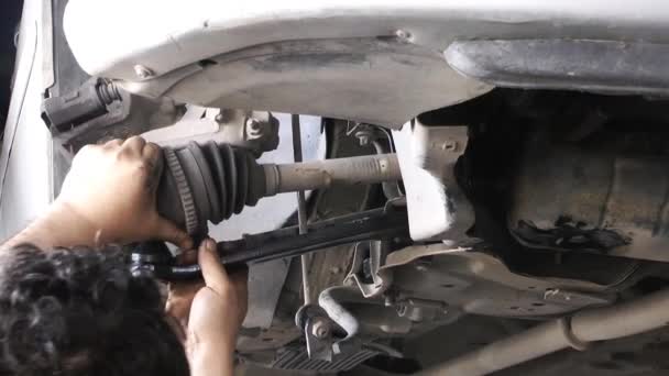 1920X1080 Fps Muito Bom Reparação Automóveis Master Change Car Axle — Vídeo de Stock