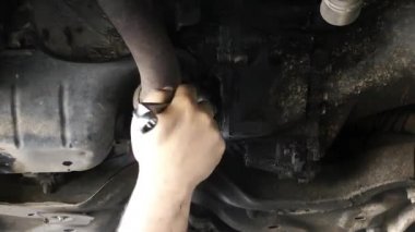 1920 x 1080 25 Fps. çok güzel araba egzoz sistemleri ve otomatik onarım Video.