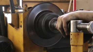 1920 x 1080 25 Fps. çok güzel Torna Torna Makinesi araba fren disk dondur. Video.