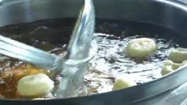 1920 x 1080 25 Fps. çok güzel hazırlanıyor geleneksel Türk hamur işleri Lokma Video.