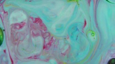 Ağır çekim makro soyut desen sanatsal kavram petrol yüzey sanat tasarım sıçramasına yüzey sıvı boya hareketli