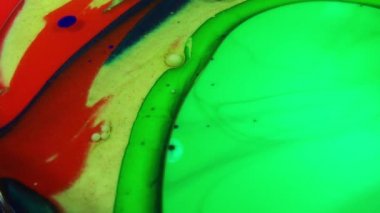 Ağır çekim makro soyut desen sanatsal kavram petrol yüzey sanat tasarım sıçramasına yüzey sıvı girdap boya hareketli