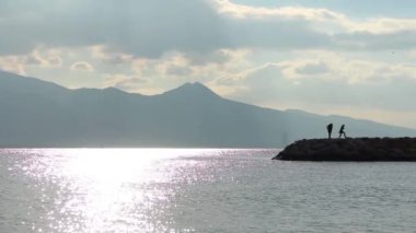 Çok güzel bir deniz kenarı ve çift görüntüsü..