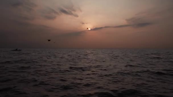 Quiet Island Sunset Shows Fluffy Clouds Moving Slowly Fading Sun — Stock Video