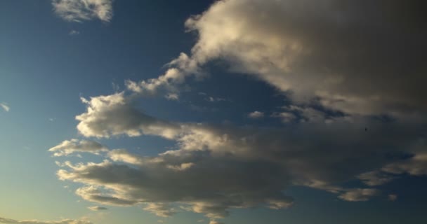 Quiet Island Sunset Shows Fluffy Clouds Moving Slowly Fading Sun — Stock Video