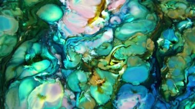 Sıvı Renkli Boya ağır çekimde patent alır. Sıvı renkli boya desenleri üst görünüm. Çok renkli sıvı boya yüzeyi.