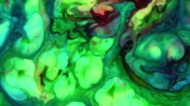 Sıvı Renkli Boya ağır çekimde patent alır. Sıvı renkli boya desenleri üst görünüm. Çok renkli sıvı boya yüzeyi.