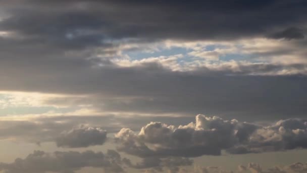Кучевые Дождевые Облака Движении Временной Промежуток Драматического Голубого Неба — стоковое видео
