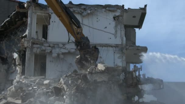 Disjuntor Hidráulico Coluna Escavadeira Máquina Traseira Escavadeira Trabalhando Demolição Casas — Vídeo de Stock