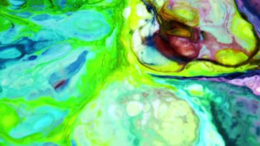 Psikedelik renkli renkli resimlerle soyut bir arkaplan. Sıvı boyanın hareket edip yavaşça kaymasıyla organik etki. Dönüyor ve yayılıyor.