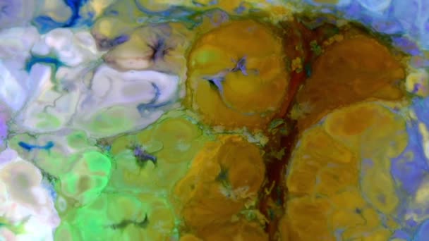 Fond abstrait avec la peinture psychédélique dans des couleurs vives colorées. Effet organique avec peinture fluide se déplaçant et glissant lentement. Tourbillons et propagation.