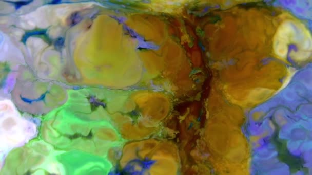 Fond abstrait avec la peinture psychédélique dans des couleurs vives colorées. Effet organique avec peinture fluide se déplaçant et glissant lentement. Tourbillons et propagation.