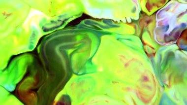 Psikedelik renkli renkli resimlerle soyut bir arkaplan. Sıvı boyanın hareket edip yavaşça kaymasıyla organik etki. Dönüyor ve yayılıyor.