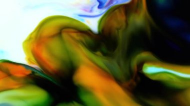 Psikedelik renkli renkli resimlerle soyut bir arkaplan. Sıvı boyanın hareket edip yavaşça kaymasıyla organik etki. Dönüyor ve yayılıyor.